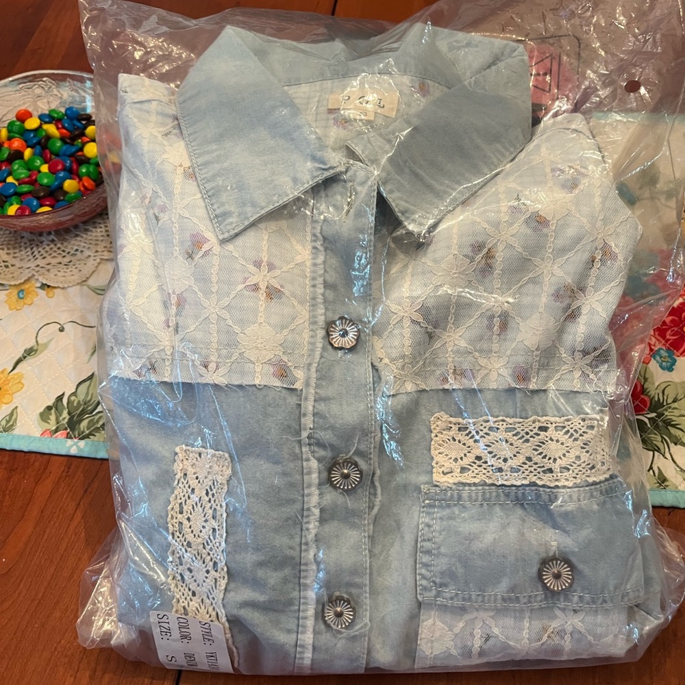🌸POL Lace Patchwork Denim Jacket🌸 - Picture 13 of 16